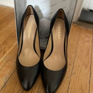 Black 4 in kid leather heels NEVER WORN in original box with tag on box